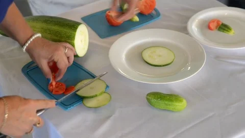 Close-up of chef hands cooking and preparing food 库存影片 70912558