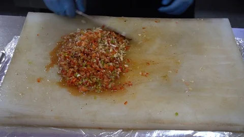 Close-Up Chef Hands Cooking And Preparing Vegetable Food In Restaurant Kitchen. Vidéo 105878703