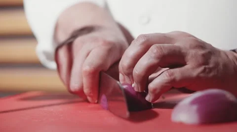 Close-up of chef hands cooking food in restaurant kitchen. Slow Motion. Vidéo 53897276