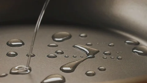 Close-up of chef pouring oil on hot frying pan. Slow motion video Video stock 112088075
