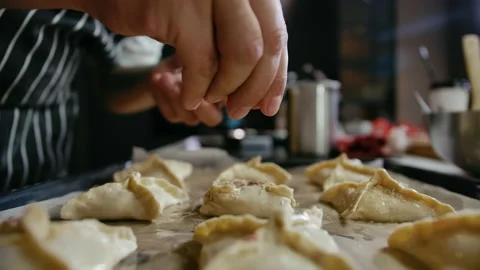 Close-up Chef at Restaurant Kitchen Serves Dish Adding Final Ingredient by Hand 库存影片 142792269