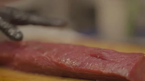Close-up of chef slicing piece of meat Vidéo 336374494