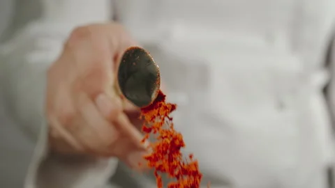 CLOSE UP: Chef Sprinkles Red Pepper Powder From A Spoon - Slow Motion Vídeo Stock 160331429