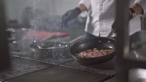 Close-up of a chef's workflow in a restaurant kitchen 스톡 동영상 165777695