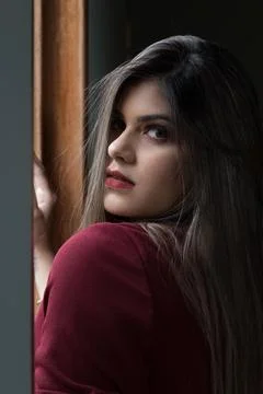 Close up of a Chic young lady posing gracefully in modern attire. Foto stock