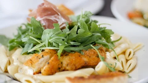 Close up of chicken pasta dish Stockbeeldmateriaal 94240407