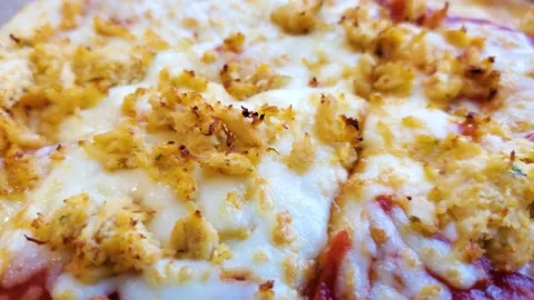 Close up of chicken pizza with melted mozzarella cheese Video stock 331795729