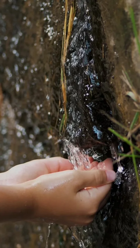 Close-up, children's hands. a child washes his hands in the clear, transparent Stock Footage 319292350