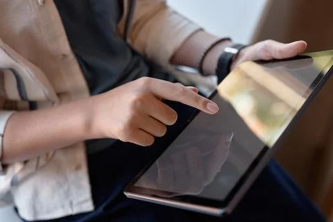 Close Up of Childs Hand Tapping Screen of Tablet Foto stock