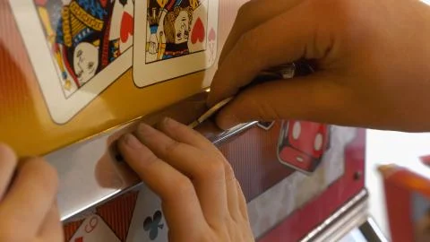 Close-up Of Childs Hands Inserting Coin Into Slots Machine Foto stock