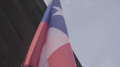 Close up of Chilean flag on pole Stock-Footage 140619700