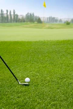 Close-up of chipping golf ball Stock-Fotos