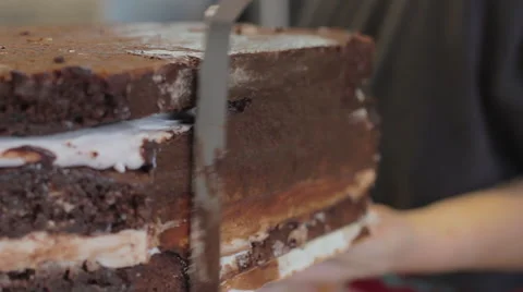 Close up of chocolate frosting being applied to a triple layer wedding cake 스톡 동영상 60718436