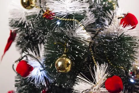 Close-up on the Christmas tree with neutral background. Brazilian Christmas.  Foto stock