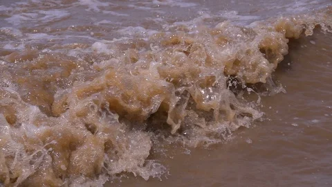 Close up on churning crest of wake in dirty water slow motion 250 fps 스톡 동영상 87703302
