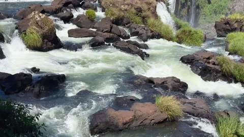 Close-up of churning white water rapids at the top of a massive waterfall Vidéo 336632299