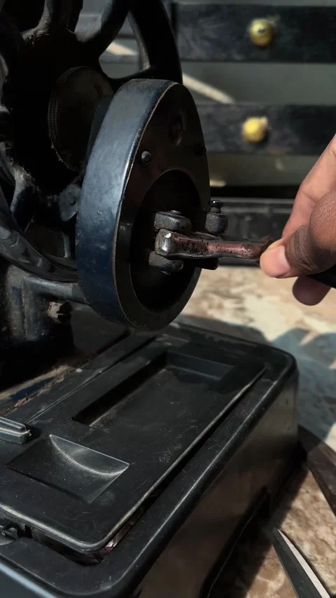 Close-Up Cinematic View of Sewing Machine Handle Spinning in Motion Stockbeeldmateriaal 321674295