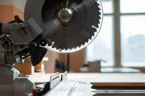 Close-up of a circular saw in a workshop. Stock-Fotos