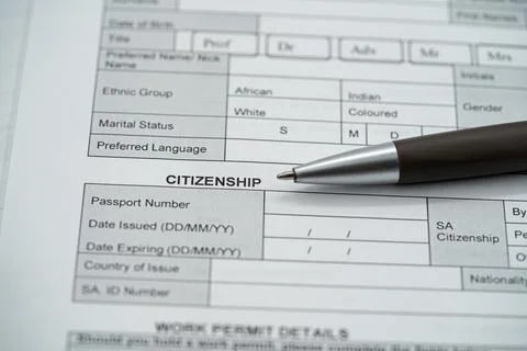 Close up of citizenship section on application form with pen Stockfoto's
