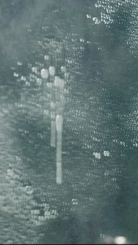 Close-up cleaning bathroom mirror vertical video Stockbeeldmateriaal 286929201