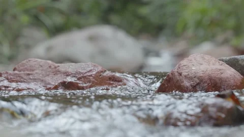 Close up clear water flowing into the river Stockbeeldmateriaal 151691754