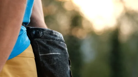 Close-up of a climber's hands smeared in chalk. Vídeo Stock 147400445
