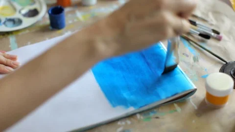 Close-up, close-up, female hand draws the picture 動画素材 89539698