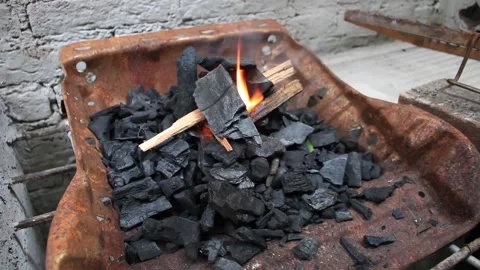 Close up to a coal fire 스톡 동영상 131664084