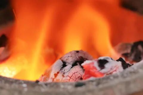 Close up coals in the fire Stock-Fotos