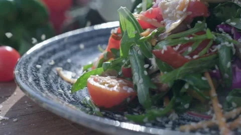 Close-up of coarsely chopped Caesar salad with chicken fillet in the ceramic Vídeos de archivo 204870188