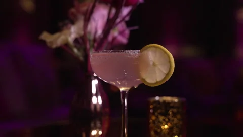 Close-up of a cocktail decorated with lemon Stockbeeldmateriaal 264009907