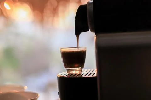 Close up coffee in glass on table Foto stock