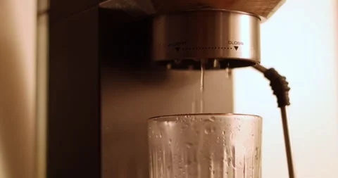 Close up coffee machine makes coffes at home or cafe. Close-up of Grinder Stu 库存影片 300364575