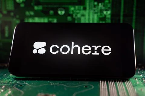 Close up of Cohere logo on device with circuit board background. Toronto, Canada Foto stock