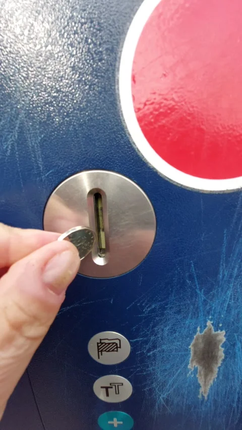 Close-up of Coin Being Rejected and Inserted into Payment Terminal Vídeo Stock 333644047