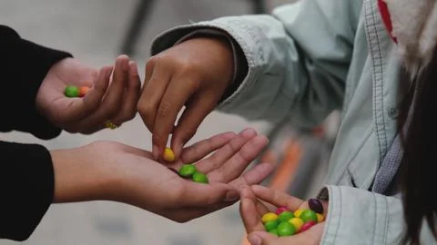 Close-up of colored candy or chewing gum. Children hold a bunch of colorful Foto stock
