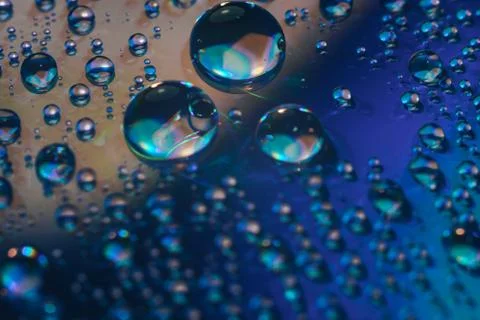 Close up colored water drops on a cd dvd disk background. Foto stock