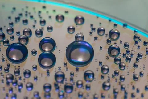 Close up colored water drops on a cd dvd disk background. Foto stock