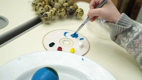 Close-up, coloring eggs for the holiday. Easter concept. Stock Footage 127966899