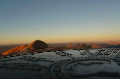 Close up of a compass from the the top of Mount Sonder just outside of Alice  Foto stock