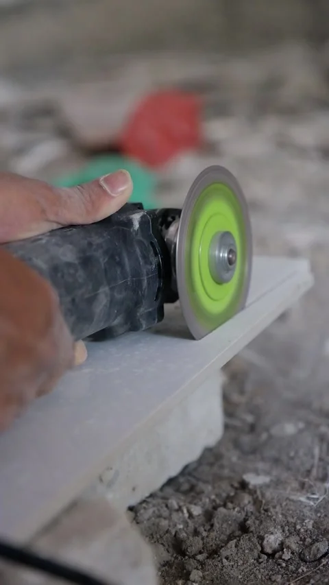 Close-Up of Construction Worker Cutting Ceramic Tile with Angle Grinder Tool Vídeo Stock 342883083