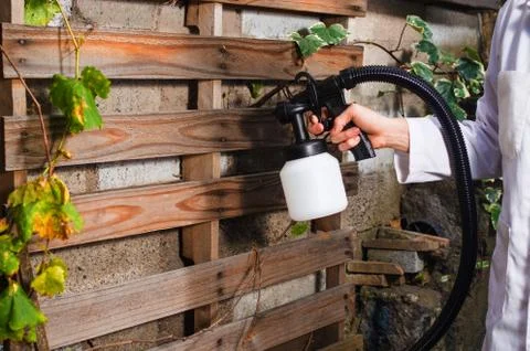 Close up of a construction worker using the painting spray gun in outdoors in a 스톡 사진