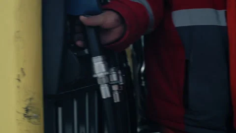 Close-Up of Contactless Payment Exchange Inside Vehicle at Gas Station Vidéo 302210671