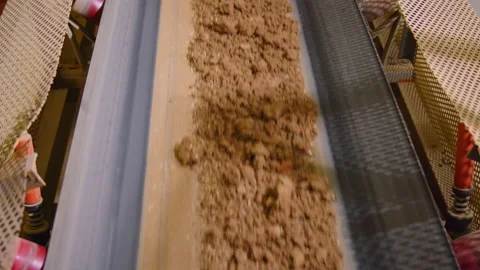 Close-up of a conveyor belt transporting red clay Stock-Footage 158944905