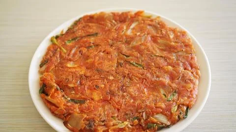 Close-up of cooked beef patty with tomato topping on white plate Stock Photos