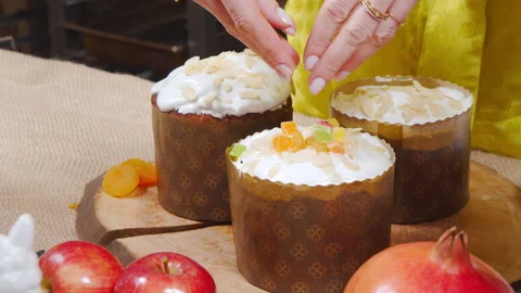 Close-up of cooking Easter cake. Female hands decorating delicious Easter cakes Stock Footage 172259028