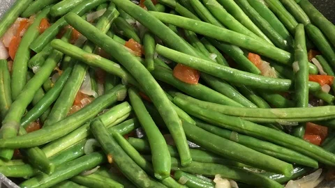 Close up of cooking green string beans with tomato and olive oil in a pot Stock-Footage 86131691