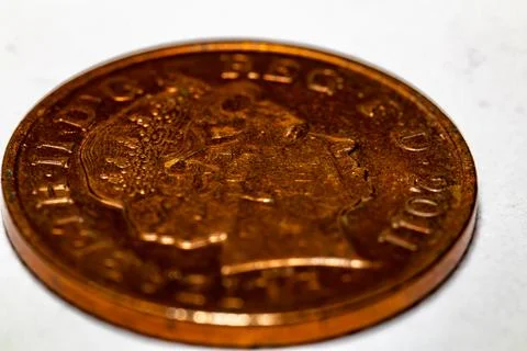 Close-up of a copper coin featuring a profile portrait and embossed text Foto stock