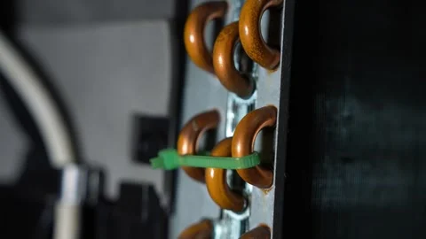 Close-up of copper pipe loops on industrial equipment, secured with a green.. Vidéo 338319369