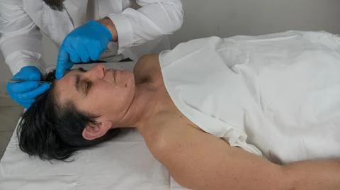 Close-up of a corpse being autopsied possibly deceased from covid-19 Stock-Fotos